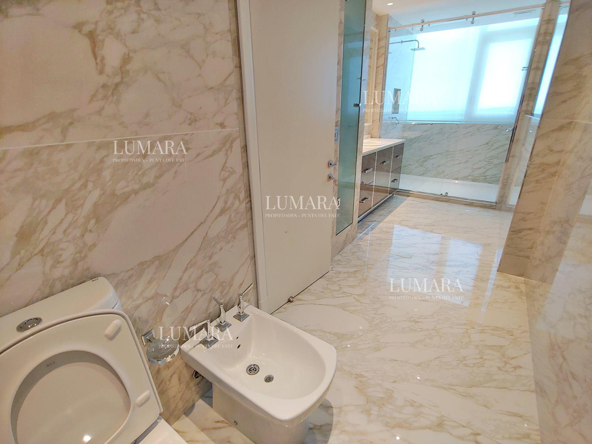 Apartamento ID.2202 - Espectacular! Apartamento unificado en Fendi Chateau Punta del Este - VENTA