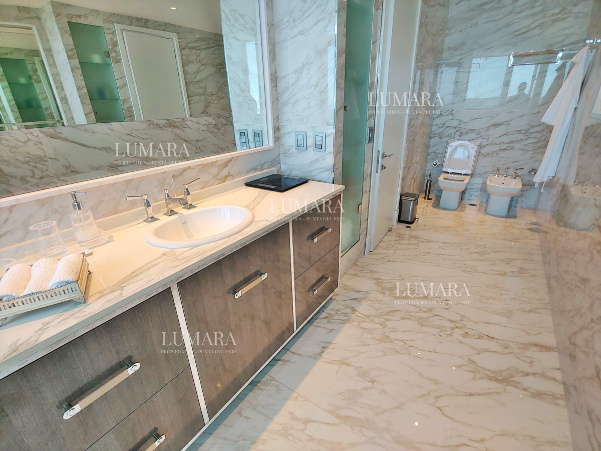 Apartamento ID.2202 - Espectacular! Apartamento unificado en Fendi Chateau Punta del Este - VENTA