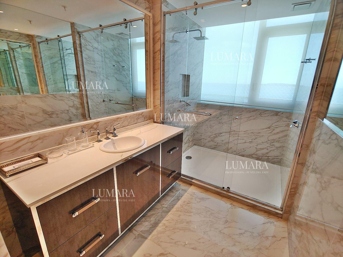 Apartamento ID.2202 - Espectacular! Apartamento unificado en Fendi Chateau Punta del Este - VENTA