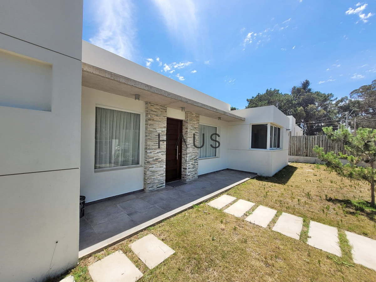 Casa ID.626 - Muy buena ubicacion en el corazon de La Barra!