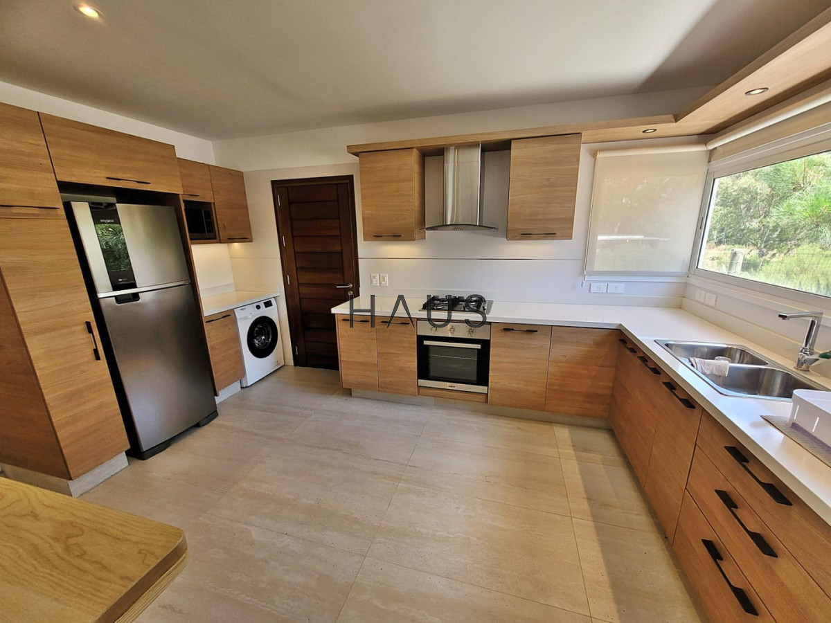 Casa ID.626 - Muy buena ubicacion en el corazon de La Barra!