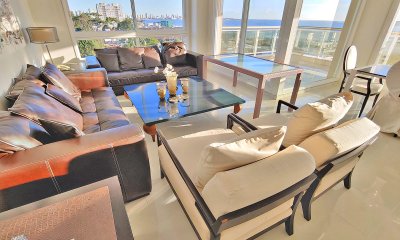 Punta del Este - Venta - Espectacular apartamento esquinero en Playa Mansa