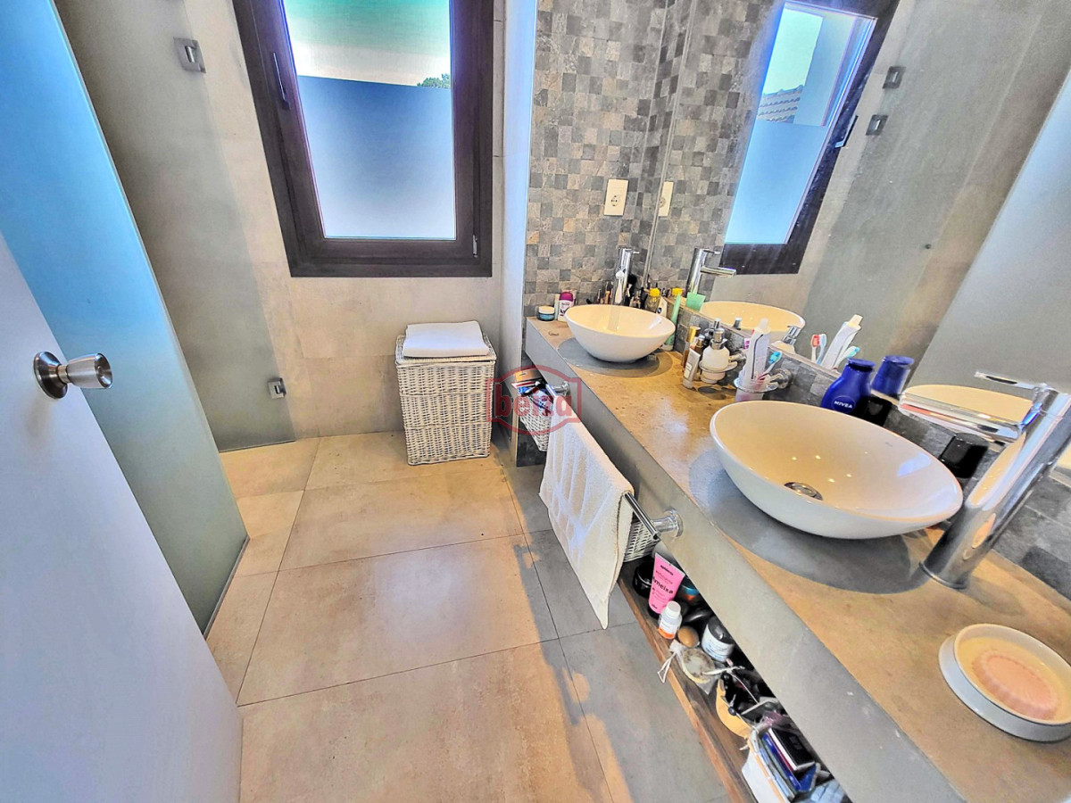 Casa ID.167242/Mansa.-Casa-3-Dormitorios-con-Apartamento-de-huéspedes.-Piscina. - Espectacular casa en Pinares para vivirla todo el año!
