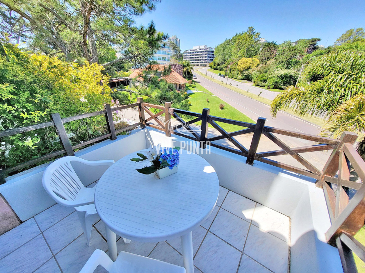 Apartamento ID.1128 - VENTA - Apartamento en Playa Mansa a pasos del Mar