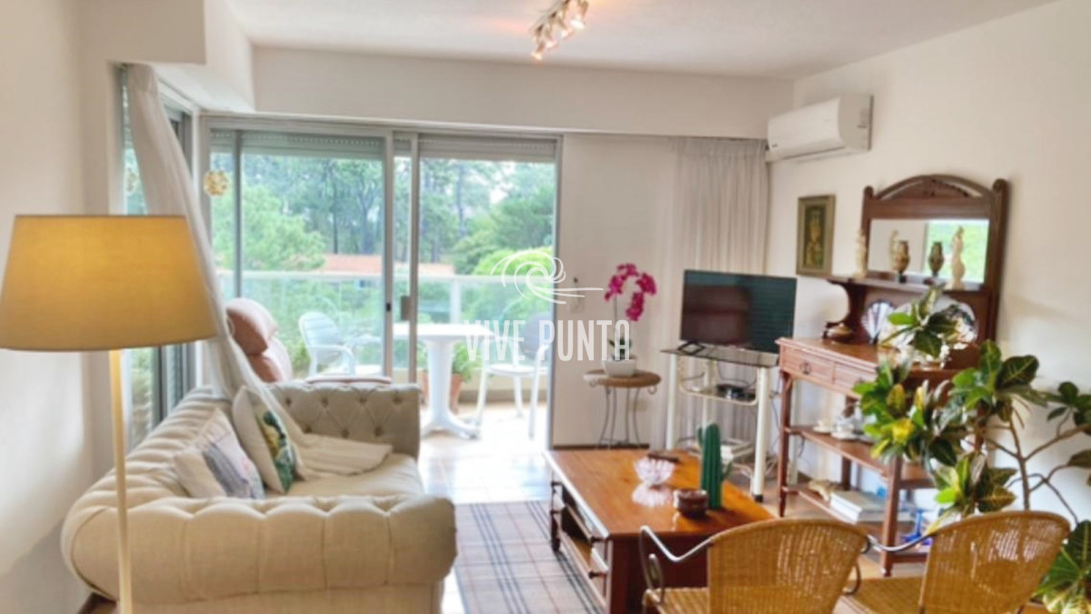 Apartamento ID.728 - Venta - Torre clásica de Punta del Este - 2 dormitorios - Reciclado