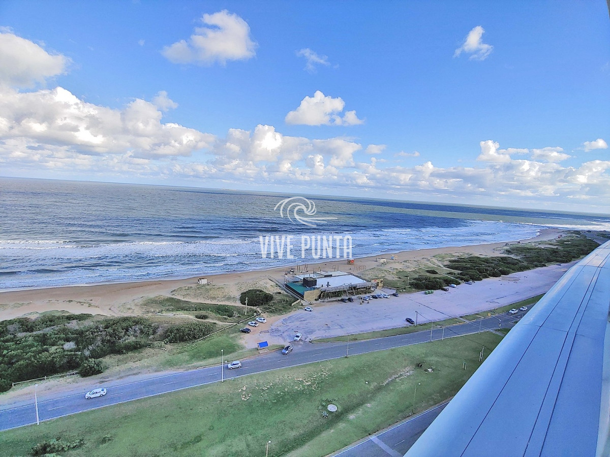 Apartamento ID.633 - Oportunidad! Esquinero de Le Parc, piso alto en venta! Punta del Este
