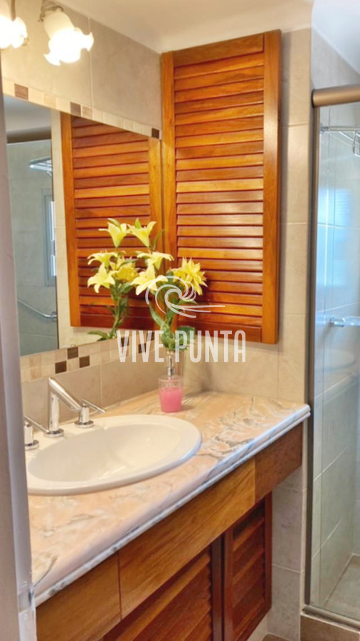 Apartamento ID.728 - Venta - Torre clásica de Punta del Este - 2 dormitorios - Reciclado