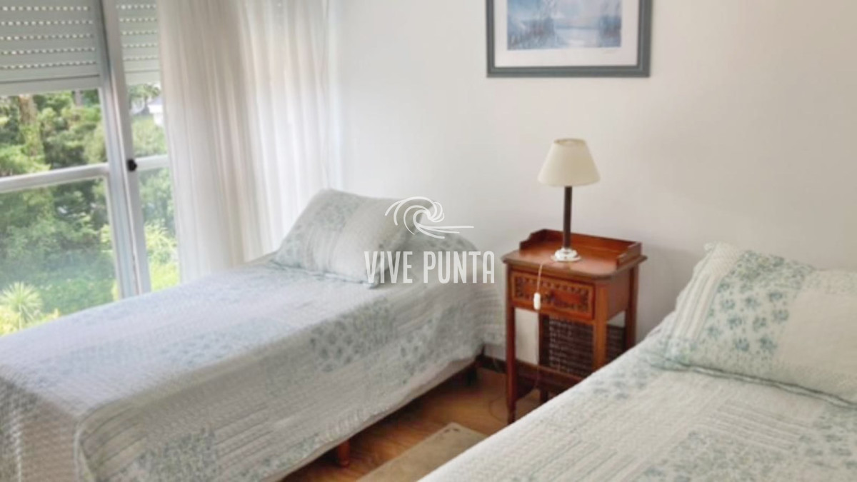 Apartamento ID.728 - Venta - Torre clásica de Punta del Este - 2 dormitorios - Reciclado