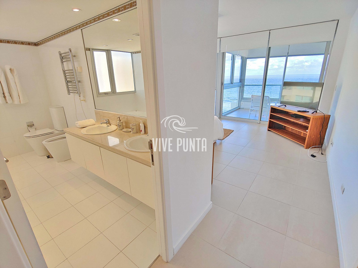 Apartamento ID.633 - Oportunidad! Esquinero de Le Parc, piso alto en venta! Punta del Este