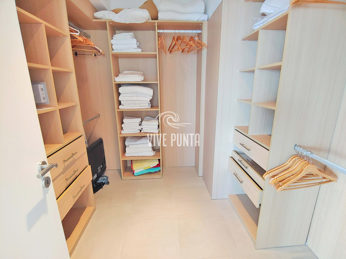 Apartamento ID.633 - Oportunidad! Esquinero de Le Parc, piso alto en venta! Punta del Este