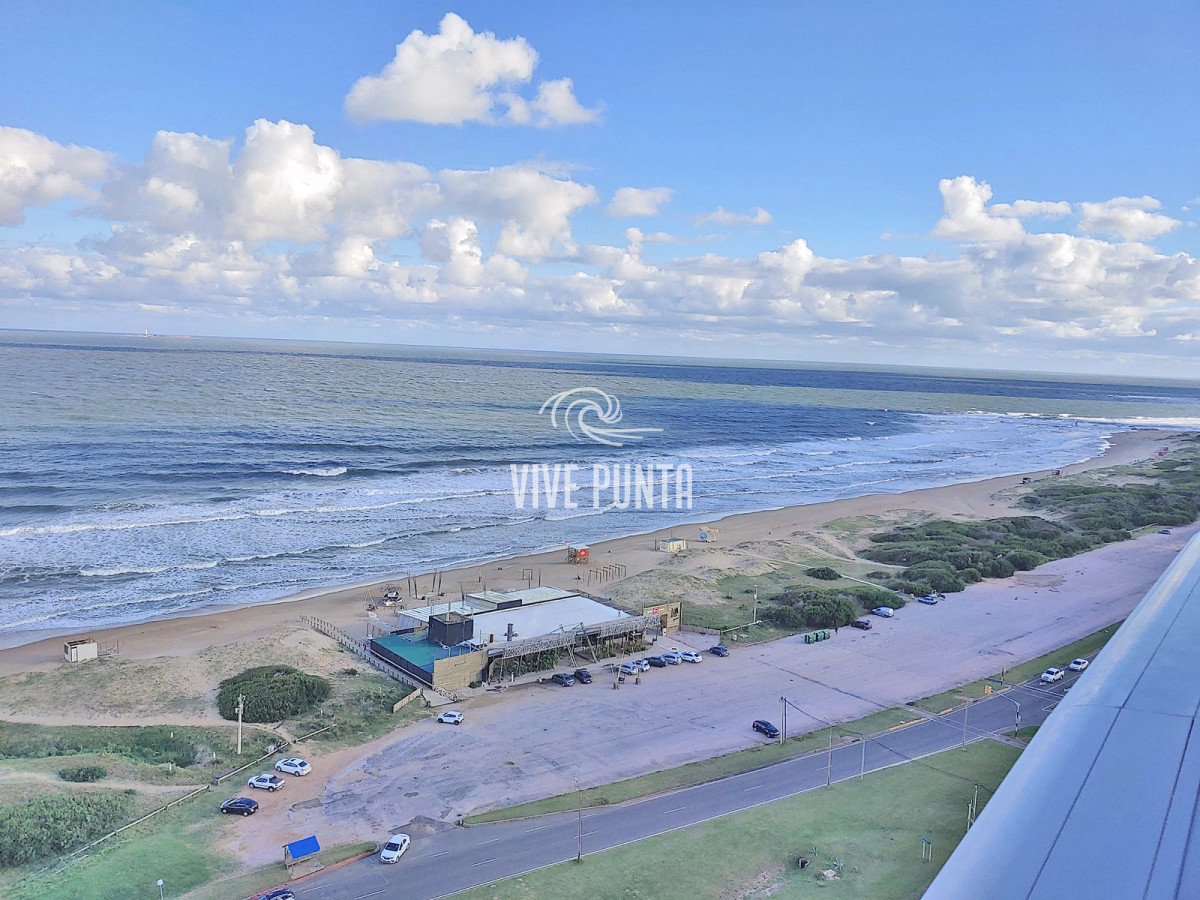 Apartamento ID.633 - Oportunidad! Esquinero de Le Parc, piso alto en venta! Punta del Este