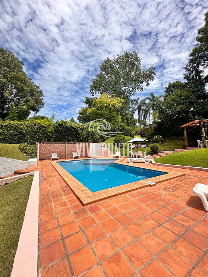 Apartamento ID.1128 - VENTA - Apartamento en Playa Mansa a pasos del Mar