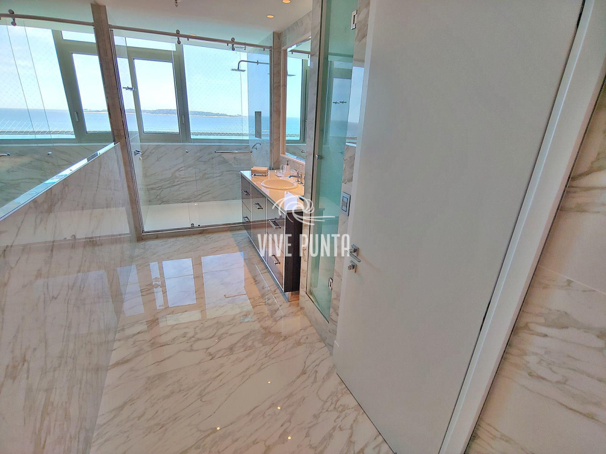 Apartamento ID.897 - Espectacular! Apartamento unificado en Fendi Chateau Punta del Este - VENTA