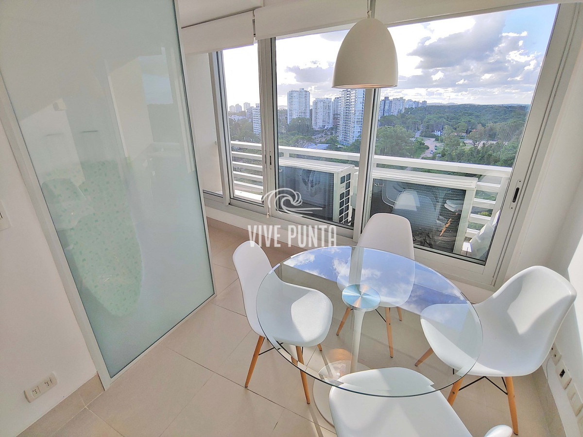 Apartamento ID.633 - Oportunidad! Esquinero de Le Parc, piso alto en venta! Punta del Este