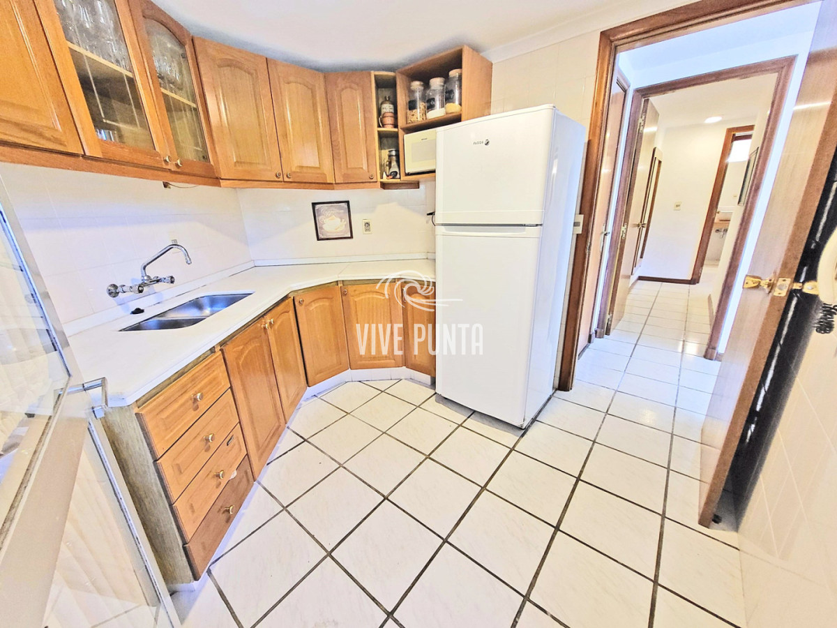 Apartamento ID.1128 - VENTA - Apartamento en Playa Mansa a pasos del Mar