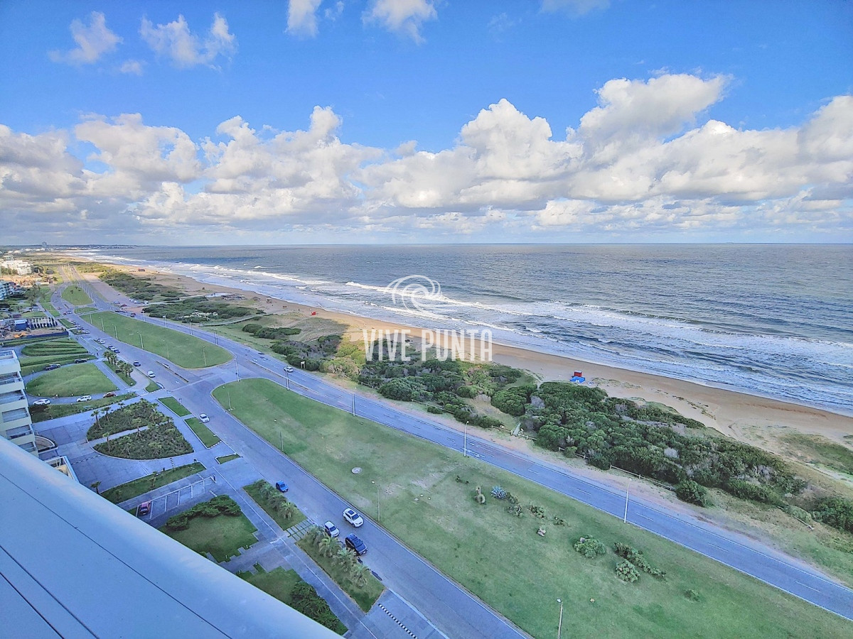 Apartamento ID.633 - Oportunidad! Esquinero de Le Parc, piso alto en venta! Punta del Este