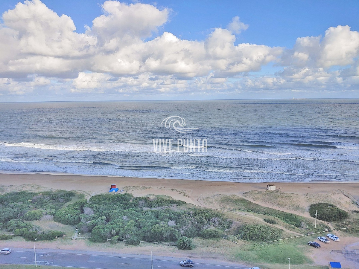 Apartamento ID.633 - Oportunidad! Esquinero de Le Parc, piso alto en venta! Punta del Este