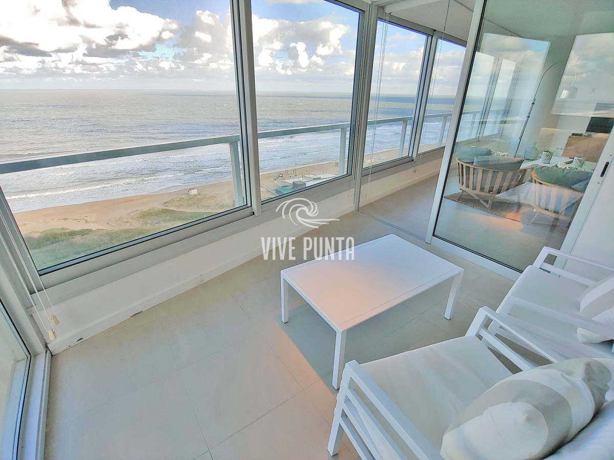 Apartamento ID.633 - Oportunidad! Esquinero de Le Parc, piso alto en venta! Punta del Este