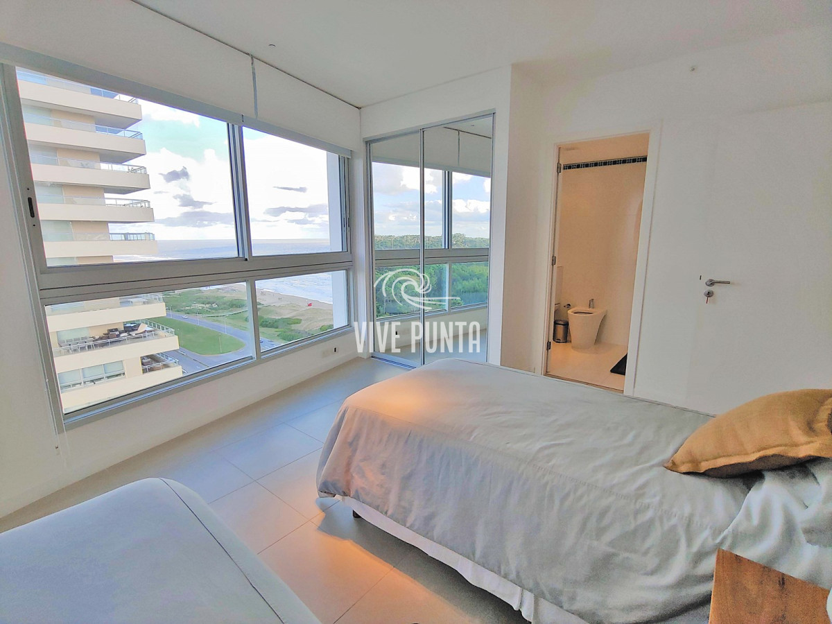 Apartamento ID.633 - Oportunidad! Esquinero de Le Parc, piso alto en venta! Punta del Este