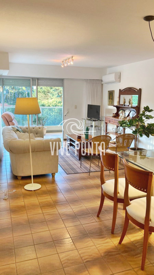 Apartamento ID.728 - Venta - Torre clásica de Punta del Este - 2 dormitorios - Reciclado