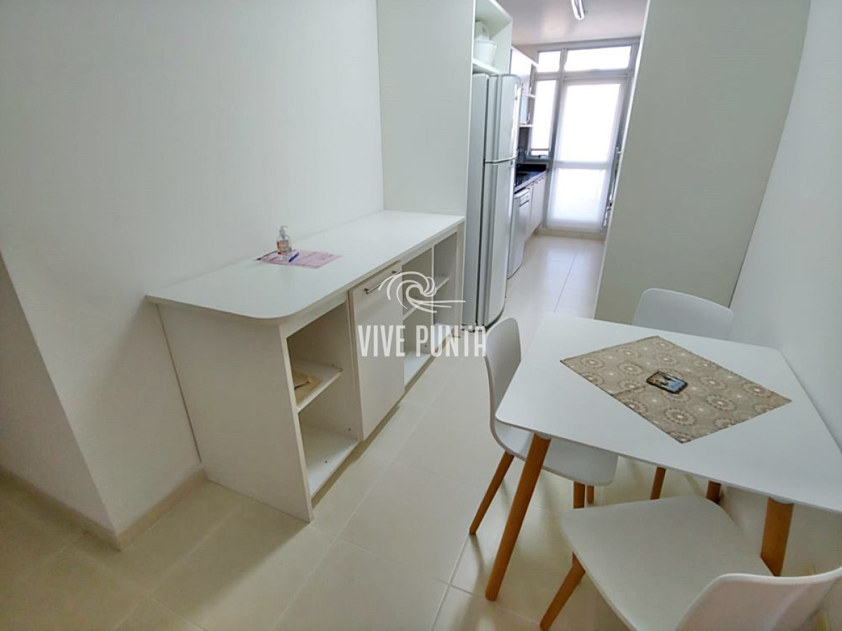 Apartamento ID.95 - Esquinero de 3 suites + dependencia en Playa Mansa