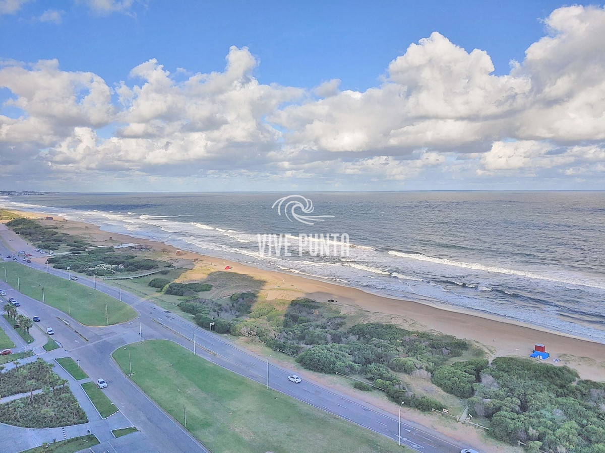 Apartamento ID.633 - Oportunidad! Esquinero de Le Parc, piso alto en venta! Punta del Este