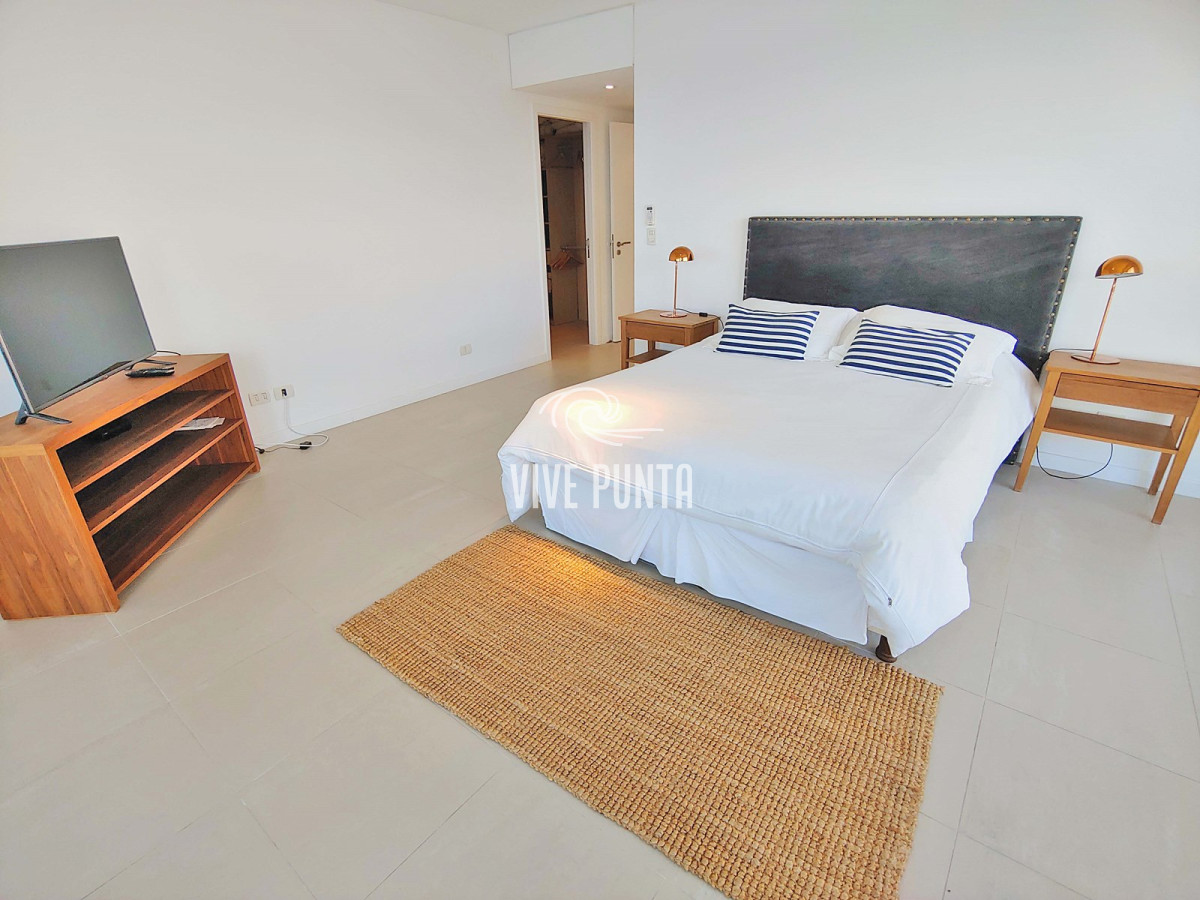 Apartamento ID.633 - Oportunidad! Esquinero de Le Parc, piso alto en venta! Punta del Este