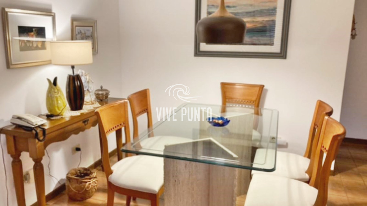 Apartamento ID.728 - Venta - Torre clásica de Punta del Este - 2 dormitorios - Reciclado
