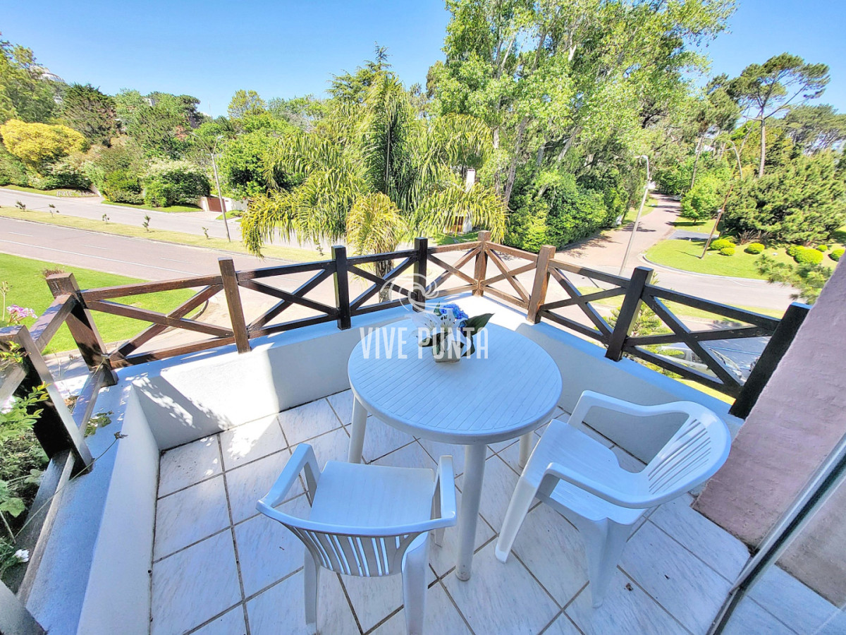 Apartamento ID.1128 - VENTA - Apartamento en Playa Mansa a pasos del Mar