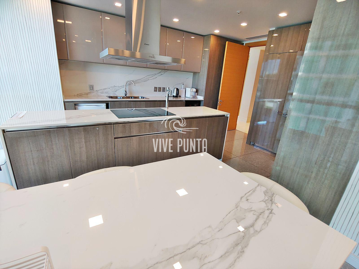 Apartamento ID.897 - Espectacular! Apartamento unificado en Fendi Chateau Punta del Este - VENTA