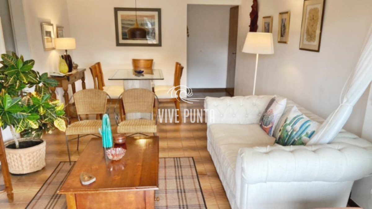 Apartamento ID.728 - Venta - Torre clásica de Punta del Este - 2 dormitorios - Reciclado