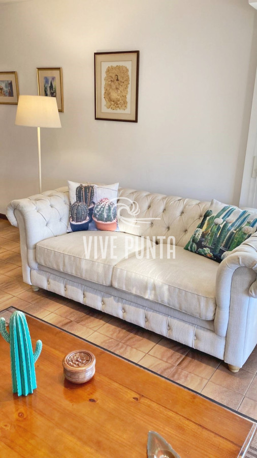 Apartamento ID.728 - Venta - Torre clásica de Punta del Este - 2 dormitorios - Reciclado