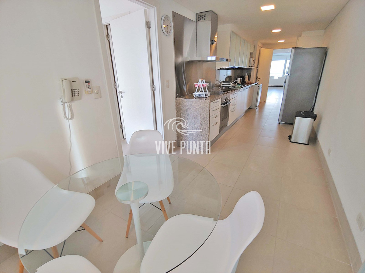 Apartamento ID.633 - Oportunidad! Esquinero de Le Parc, piso alto en venta! Punta del Este