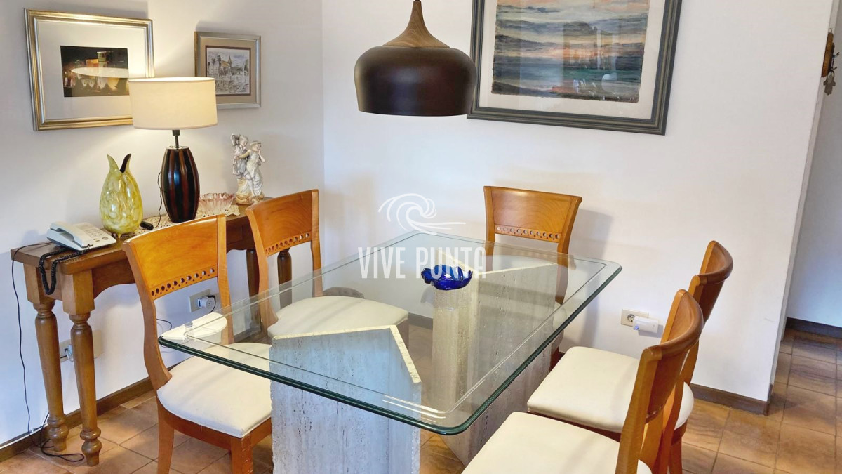 Apartamento ID.728 - Venta - Torre clásica de Punta del Este - 2 dormitorios - Reciclado