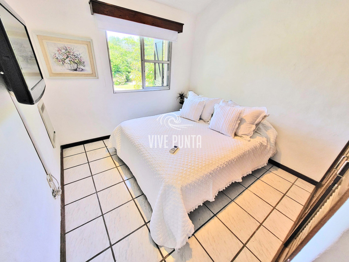 Apartamento ID.1128 - VENTA - Apartamento en Playa Mansa a pasos del Mar