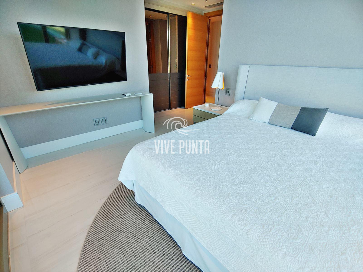 Apartamento ID.897 - Espectacular! Apartamento unificado en Fendi Chateau Punta del Este - VENTA