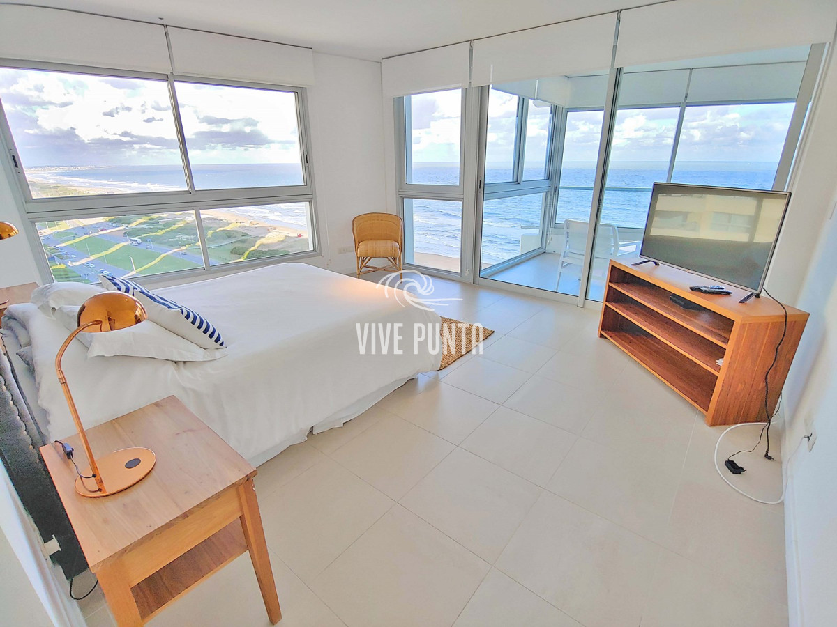 Apartamento ID.633 - Oportunidad! Esquinero de Le Parc, piso alto en venta! Punta del Este