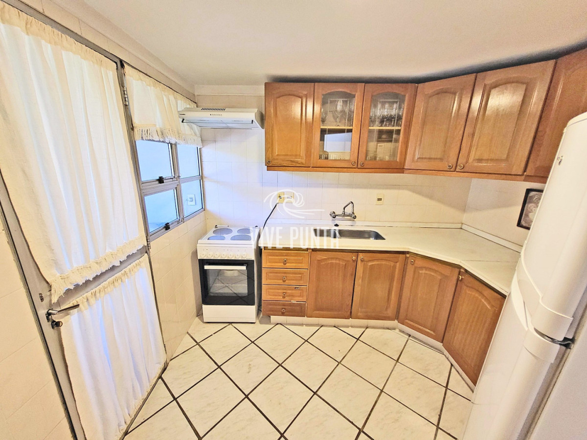 Apartamento ID.1128 - VENTA - Apartamento en Playa Mansa a pasos del Mar