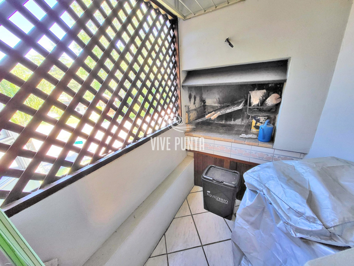 Apartamento ID.1128 - VENTA - Apartamento en Playa Mansa a pasos del Mar