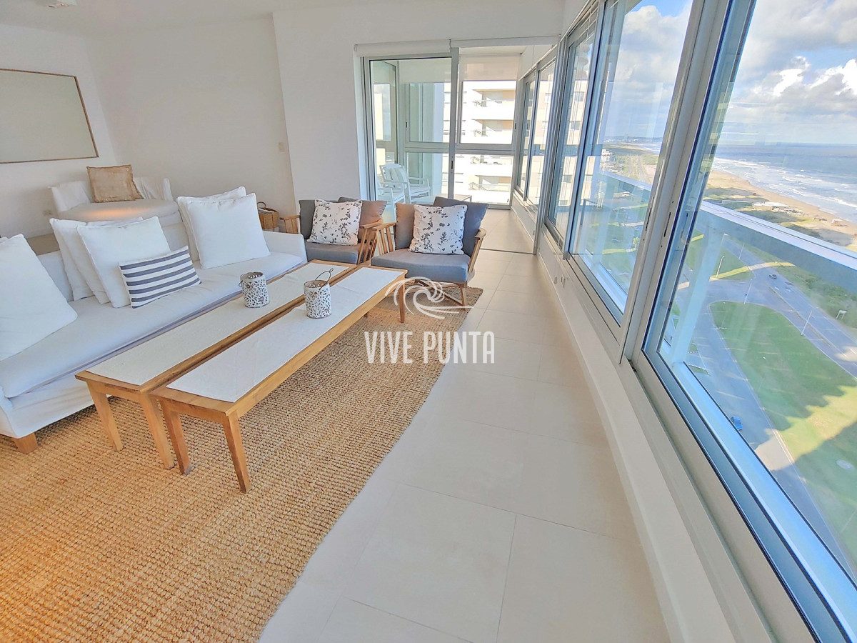Apartamento ID.633 - Oportunidad! Esquinero de Le Parc, piso alto en venta! Punta del Este