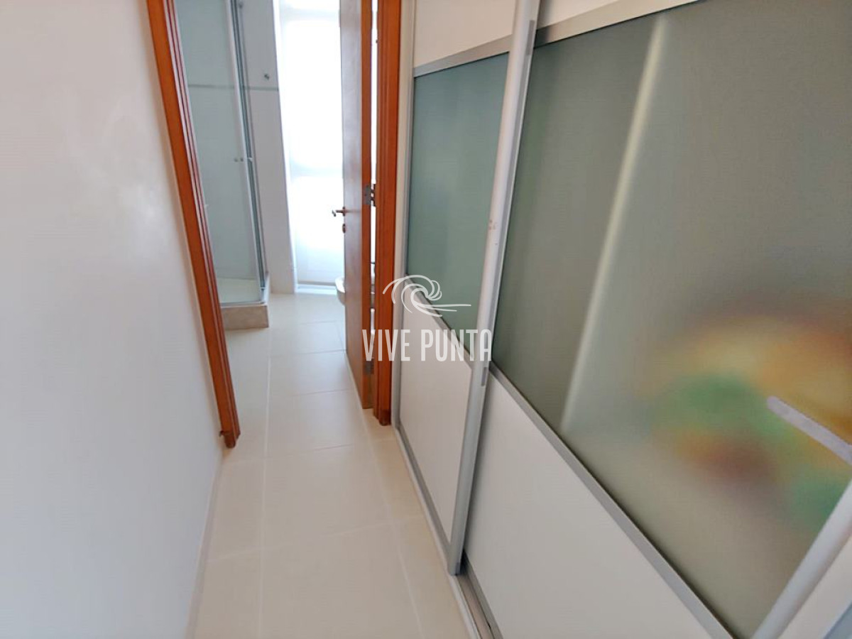 Apartamento ID.95 - Esquinero de 3 suites + dependencia en Playa Mansa