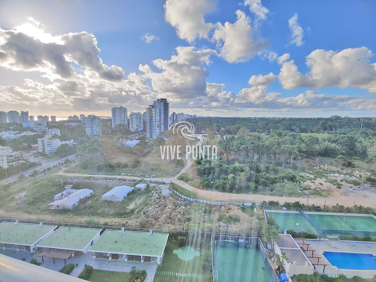 Apartamento ID.633 - Oportunidad! Esquinero de Le Parc, piso alto en venta! Punta del Este
