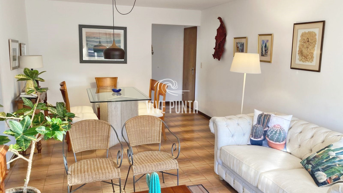 Apartamento ID.728 - Venta - Torre clásica de Punta del Este - 2 dormitorios - Reciclado