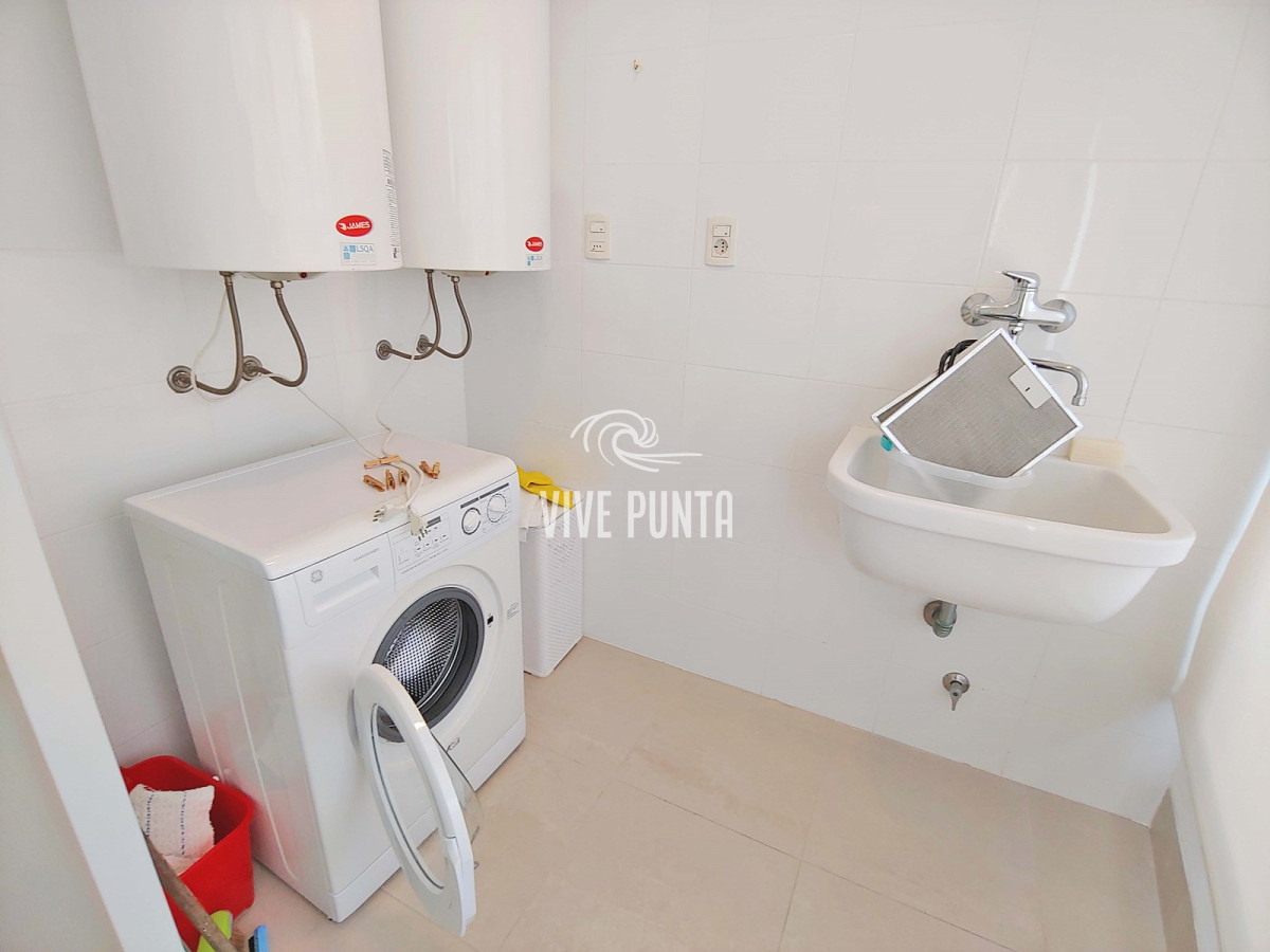 Apartamento ID.633 - Oportunidad! Esquinero de Le Parc, piso alto en venta! Punta del Este