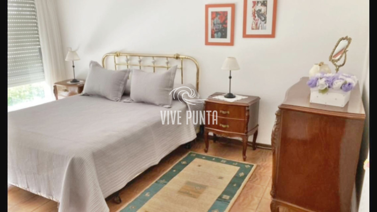 Apartamento ID.728 - Venta - Torre clásica de Punta del Este - 2 dormitorios - Reciclado