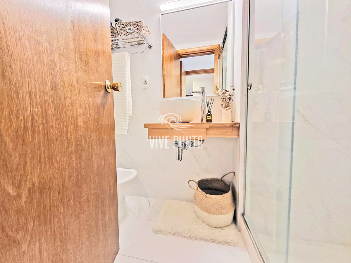 Apartamento ID.1128 - VENTA - Apartamento en Playa Mansa a pasos del Mar