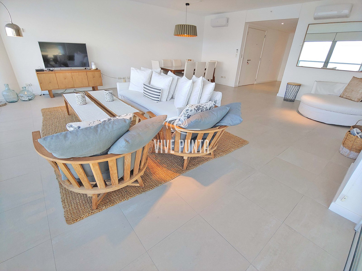 Apartamento ID.633 - Oportunidad! Esquinero de Le Parc, piso alto en venta! Punta del Este
