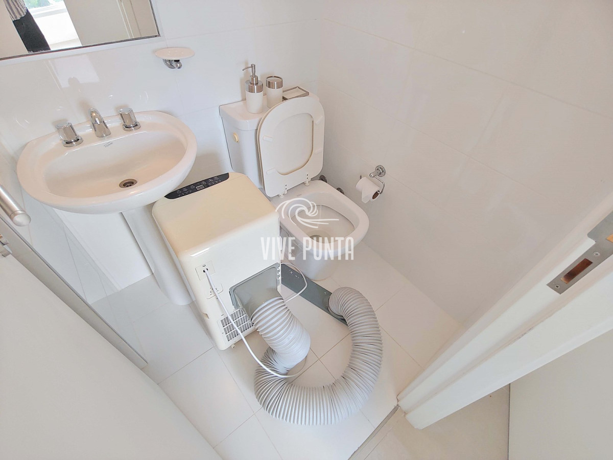 Apartamento ID.633 - Oportunidad! Esquinero de Le Parc, piso alto en venta! Punta del Este