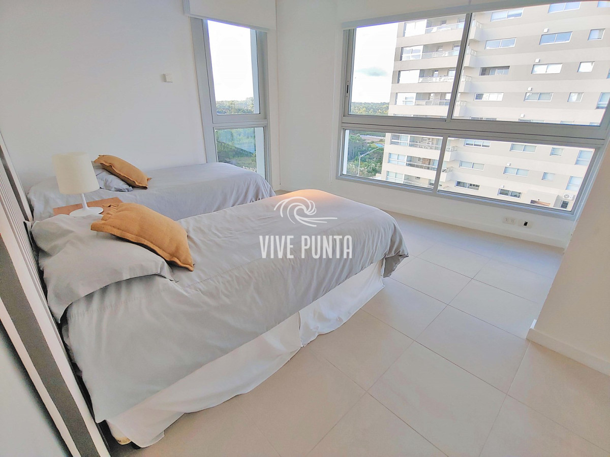 Apartamento ID.633 - Oportunidad! Esquinero de Le Parc, piso alto en venta! Punta del Este