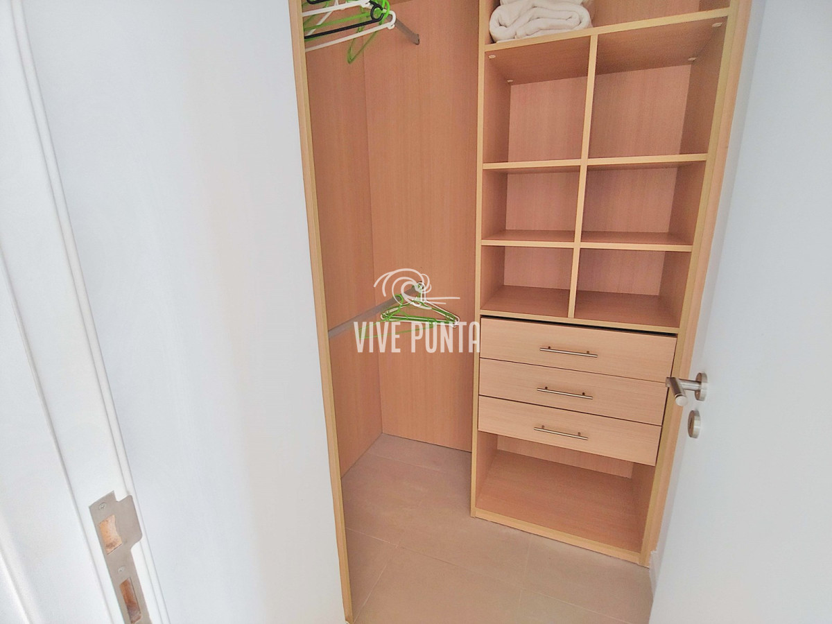 Apartamento ID.633 - Oportunidad! Esquinero de Le Parc, piso alto en venta! Punta del Este